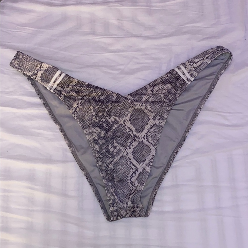 Frankie’s Bikini Reef Bottom